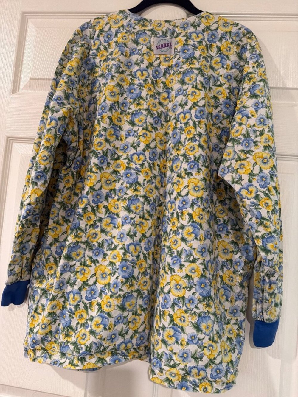 Floral S.C.R.U.B.S. Women’s Button-Front Jacket With Pockets Blue & Yellow Flowe - Picture 2 of 4